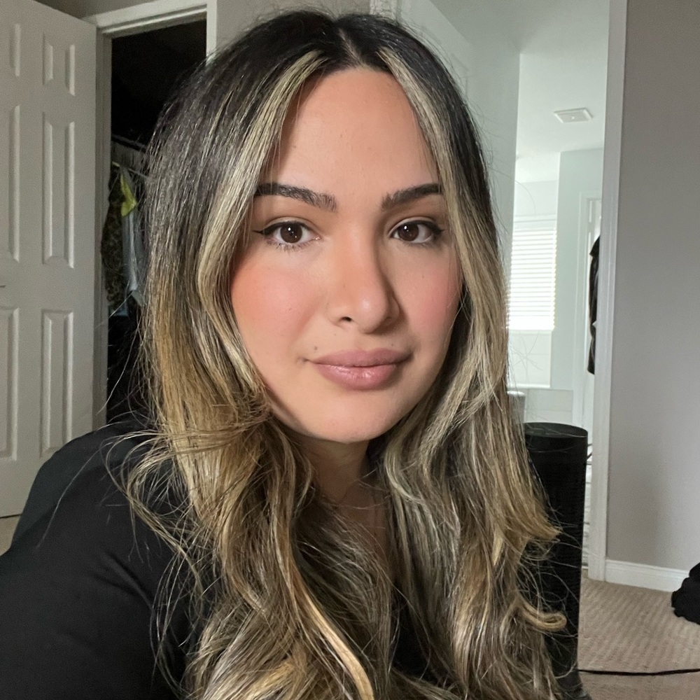 Meet your Posher, Yalda